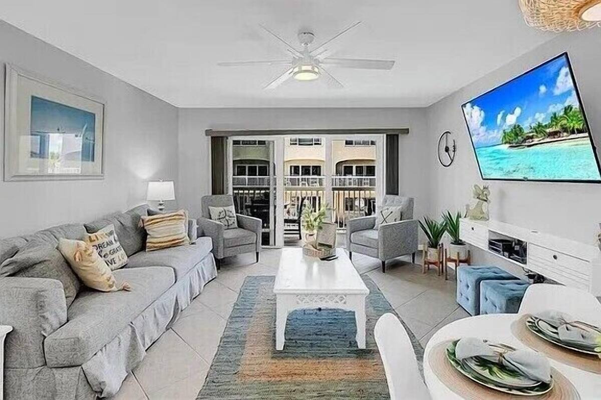 Condo, Multiple Beds, Balcony, Pool View (Win-San C209) | Living area