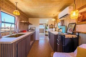 Deluxe Double Room, Roll-in Shower, Patio | Private kitchen