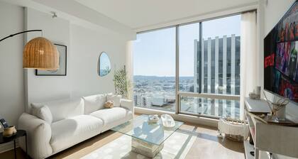 Stunning 1-Bedroom Apartment with Premium Amenities & Breathtaking Views