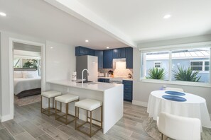 House, Multiple Beds (Curlew Beach Cottage) | Private kitchen