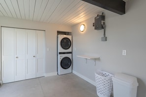 House, Multiple Beds (Curlew Beach Cottage) | Interior