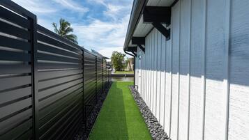 House, Multiple Beds (Curlew Beach Cottage) | Property grounds