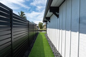 House, Multiple Beds (Curlew Beach Cottage) | Property grounds