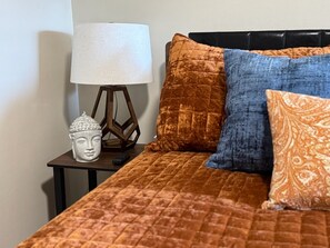 4 bedrooms, iron/ironing board, WiFi, bed sheets