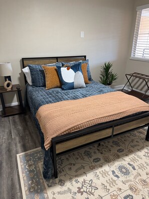 4 bedrooms, iron/ironing board, WiFi, bed sheets