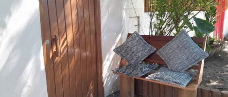 المنطقة المحيطة بالمنشأة