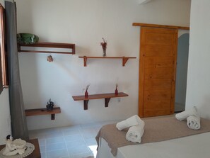 2 bedrooms, iron/ironing board, internet, bed sheets