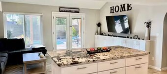 Charming 3-bedroom house in Gilbert by beautiful lakes with AC