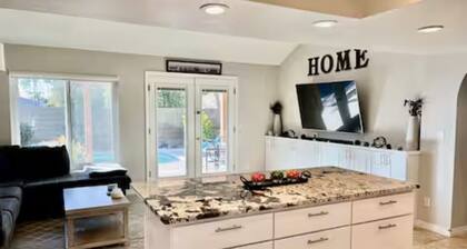 Charming 3-bedroom house in Gilbert by beautiful lakes with AC