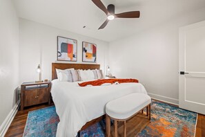 2 bedrooms, iron/ironing board, WiFi, bed sheets - 2 King Suites: One Block to Oaklawn: 2 miles to HSNP (Hot Springs)