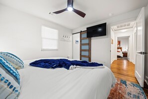 2 bedrooms, iron/ironing board, WiFi, bed sheets