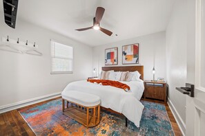 2 bedrooms, iron/ironing board, WiFi, bed sheets - 2 King Suites: One Block to Oaklawn: 2 miles to HSNP (Hot Springs)