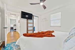 2 bedrooms, iron/ironing board, WiFi, bed sheets