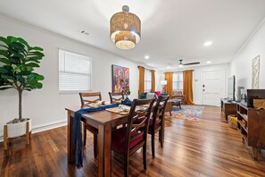 Dining - 2 King Suites: One Block to Oaklawn: 2 miles to HSNP (Hot Springs)