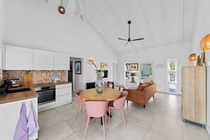 Oven, stovetop, dishwasher - Casa JuNo Curacao, a modern villa with private pool in a secured park. (Bisento)