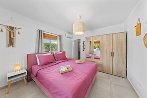 3 bedrooms, WiFi, bed sheets - Casa JuNo Curacao, a modern villa with private pool in a secured park. (Bisento)