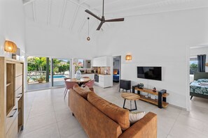 Interior - Casa JuNo Curacao, a modern villa with private pool in a secured park. (Bisento)