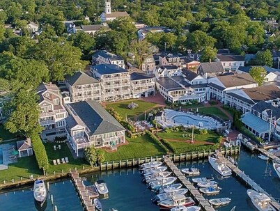 Charming Harborside hotel suite in enchanting Edgartown with AC