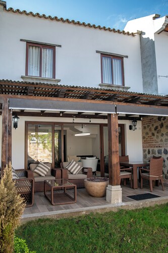 ELEGANCE NEAR ANTIGUA GUATEMALA WITH BEAUTIFUL VOLCANO VIEW