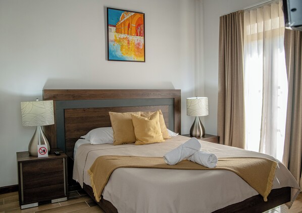 3 bedrooms, desk, iron/ironing board, free WiFi