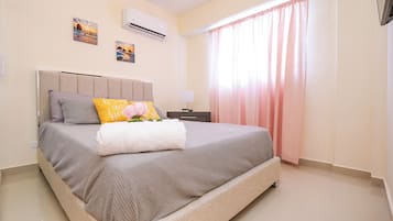Appartement, 2 slaapkamers, privébadkamer, uitzicht op stad | Een kluis op de kamer, gratis wifi