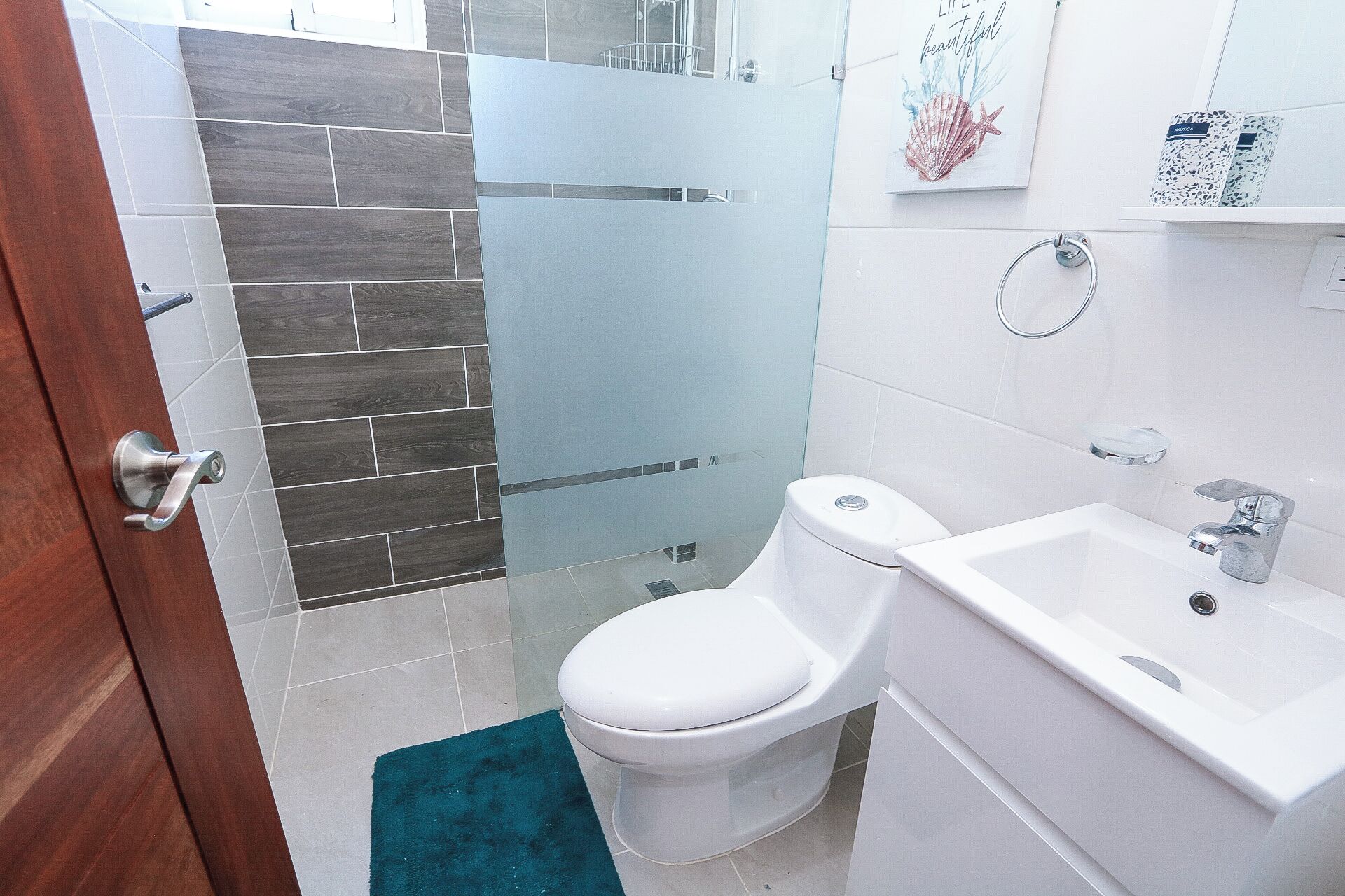 Apartment, 2 Bedrooms, Private Bathroom, City View | Bathroom | Shower, free toiletries, towels, soap
