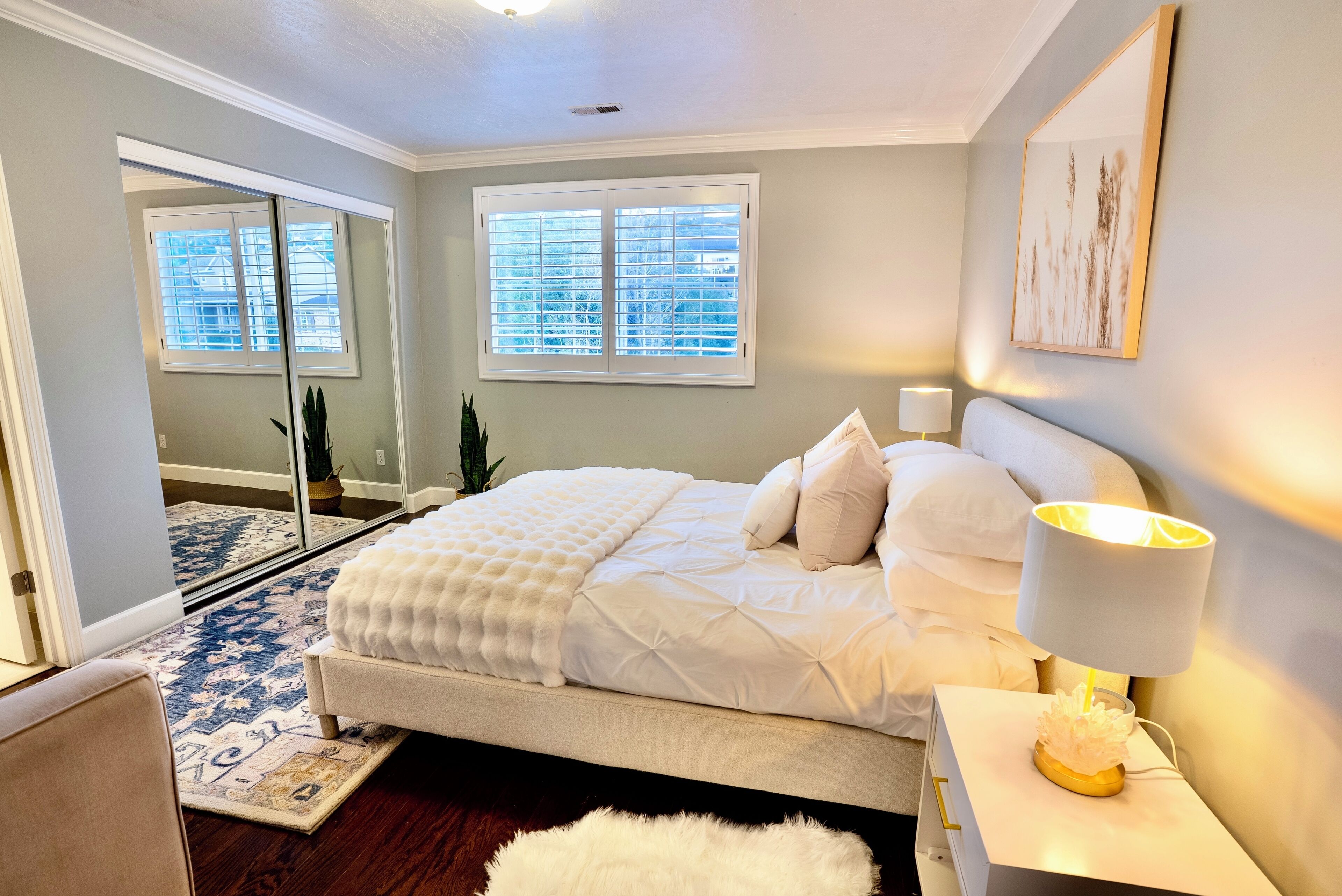 7 bedrooms, desk, iron/ironing board, travel crib