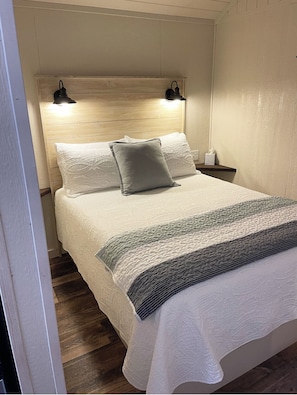 1 bedroom, iron/ironing board, Internet, bed sheets