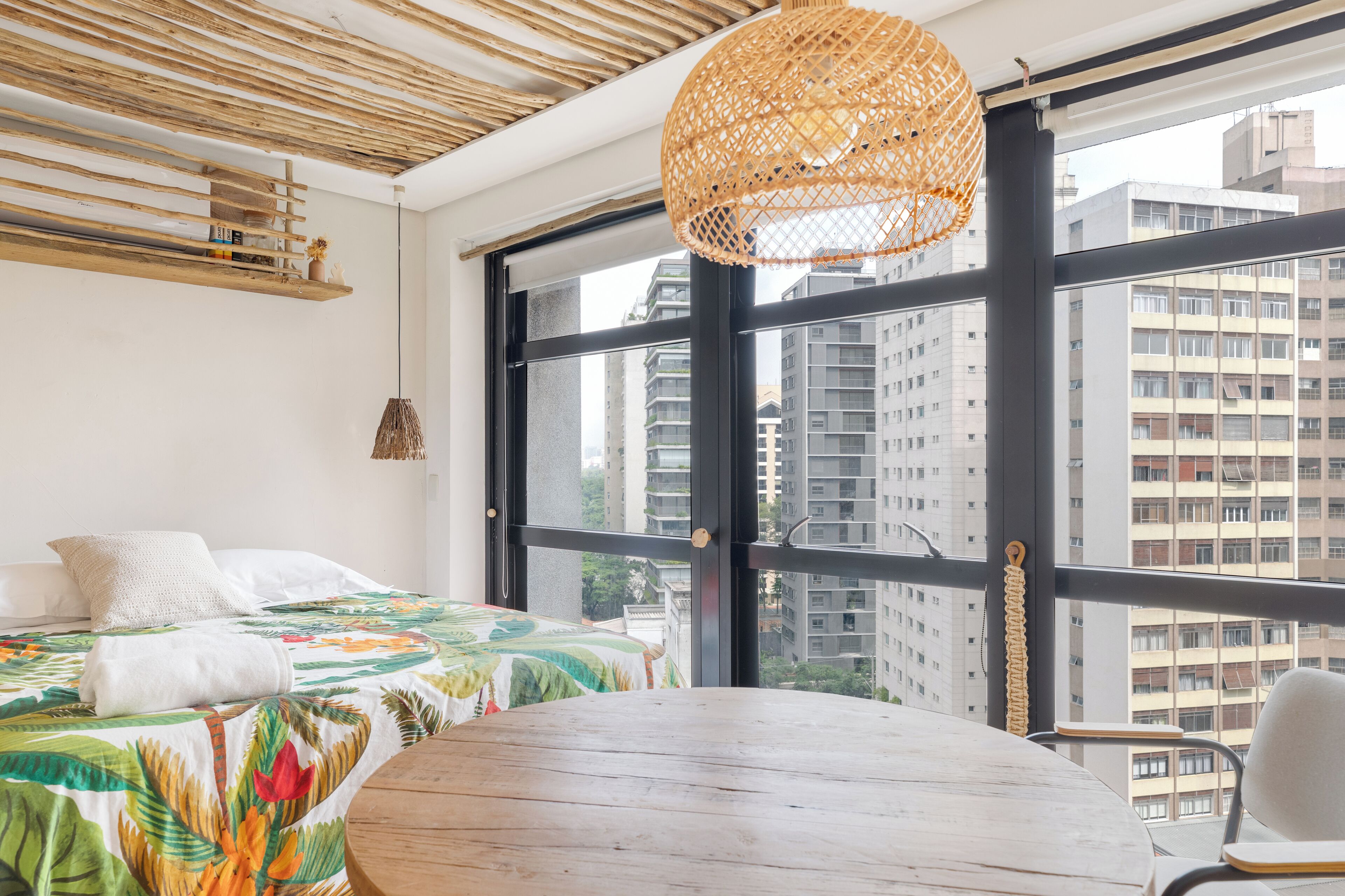 Cortinas blackout, tabla de planchar con plancha y wifi gratis 