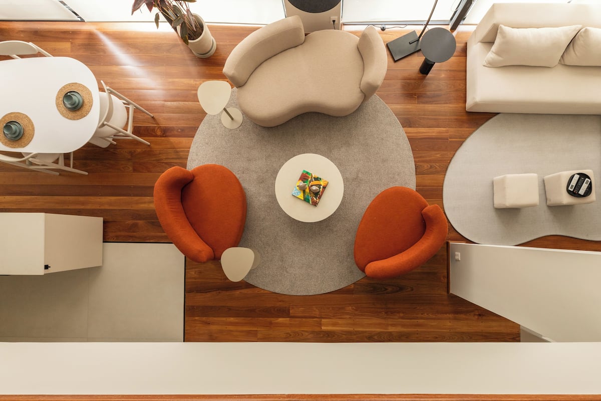 Deluxe Apartment, City View | Living area