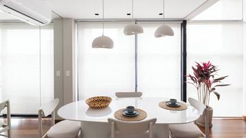 Deluxe Apartment, City View | Private kitchen
