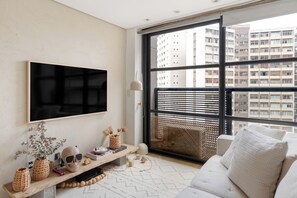 Comfort Apartment, City View | Living area