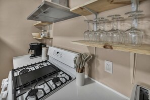 Fridge, oven, stovetop, coffee/tea maker