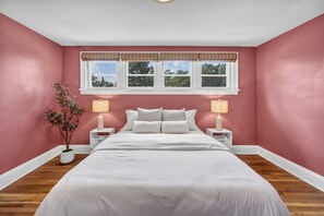 4 bedrooms, desk, free WiFi, bed sheets