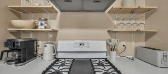 Blush & Cozy | 4BR + Lounge | Near Downtown & Bars