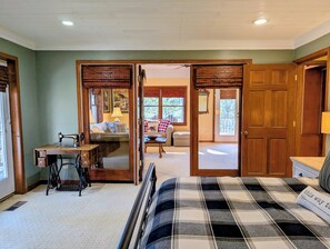 4 bedrooms, desk, iron/ironing board, free WiFi