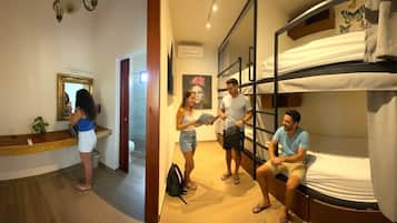 Dormitorio compartido Deluxe, dormitorio mixto, baño privado, vista al jardín | Cortinas blackout y wifi gratis