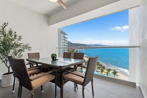Outdoor dining - Beachfront, luxurious, with amazing view (Puerto Vallarta)