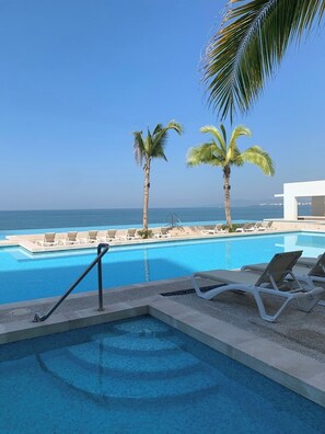 Pool - Beachfront, luxurious, with amazing view (Puerto Vallarta)