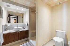 Hair dryer - Beachfront, spectacular view, Grand Venetian (Puerto Vallarta)