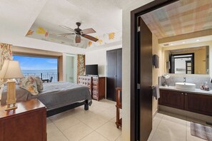 1 bedroom, iron/ironing board, WiFi, bed sheets - Beachfront, spectacular view, Grand Venetian (Puerto Vallarta)