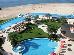 Pool - Beachfront, spectacular view, Grand Venetian (Puerto Vallarta)
