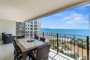 Outdoor dining - Beachfront, spectacular view, Grand Venetian (Puerto Vallarta)