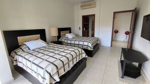 3 bedrooms, iron/ironing board, WiFi, bed sheets - Space, style, and serenity (Jarretaderas)