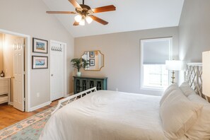 2 bedrooms, Internet, bed sheets - 1 Mi to Ole Miss: Pet-Friendly Retreat w/ Yard (Oxford)