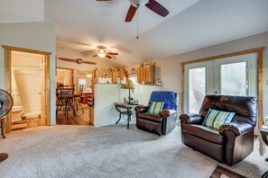 Interior - Hike, Fish & Relax: Cabin 4 Mi to Lake Estes! (Drake)