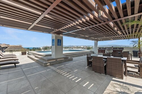 Marina view and 3 min from beach