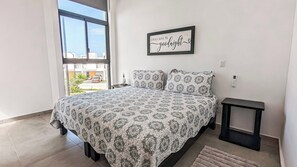 3 bedrooms, iron/ironing board, WiFi, bed sheets - New Home in gated community (Mezcales)