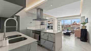 Fridge, microwave, stovetop, coffee/tea maker