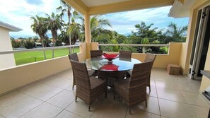 屋外ダイニングエリア